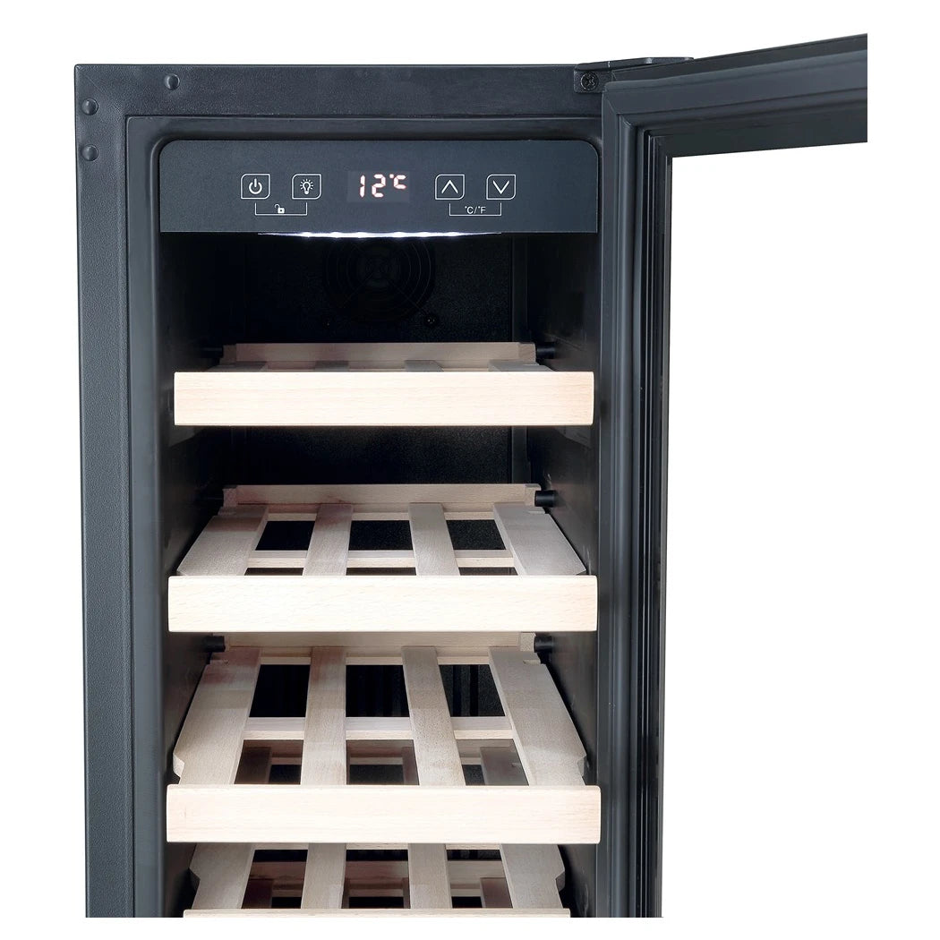 Vinoteca Caviss SLEN120TBE5 de 20 botellas, vista del interior con estantes de madera.
