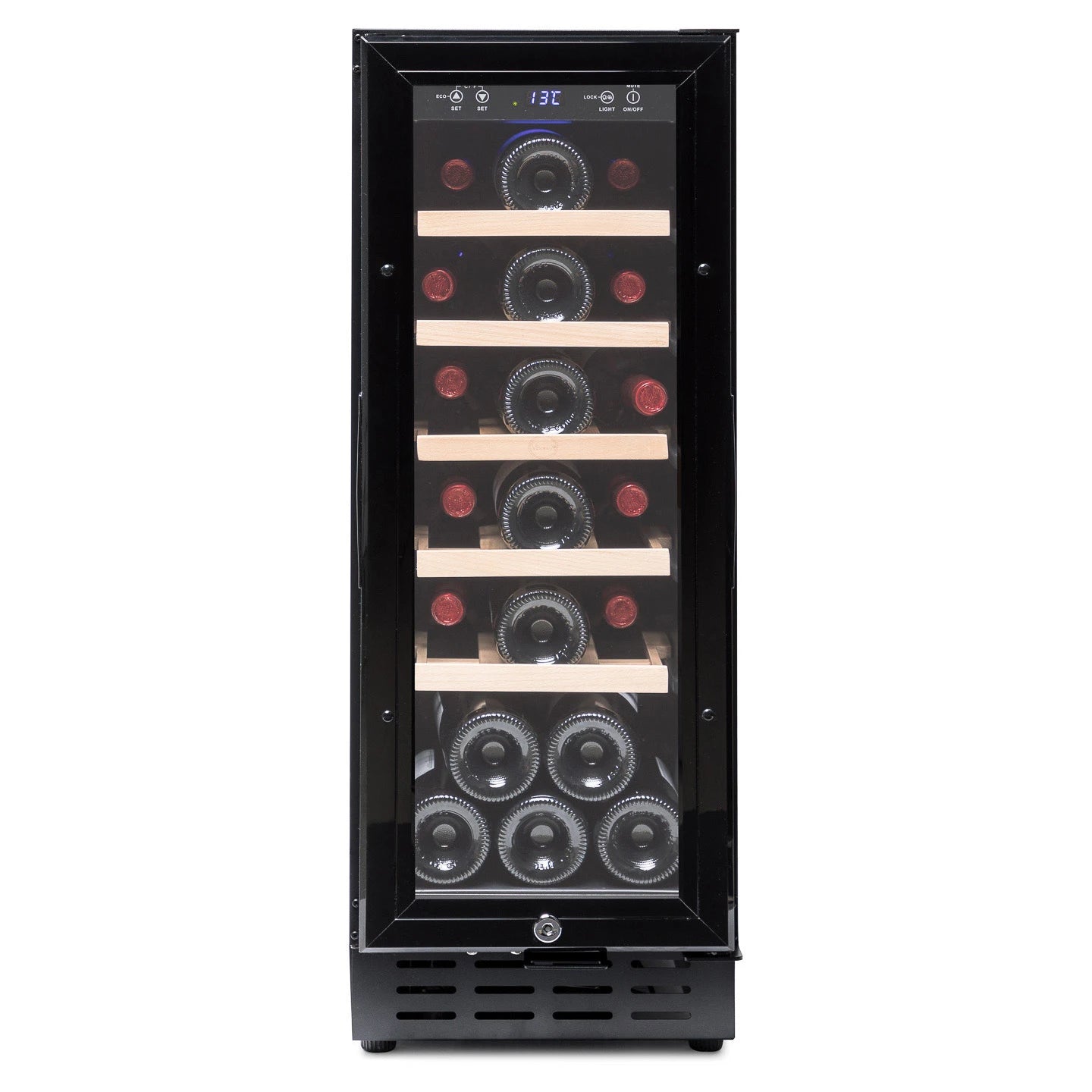Vinoteca encastrable negra con puerta de vidrio cerrada, seis estantes de madera y 20 botellas de vino almacenadas horizontalmente, con panel digital de temperatura en la parte superior.