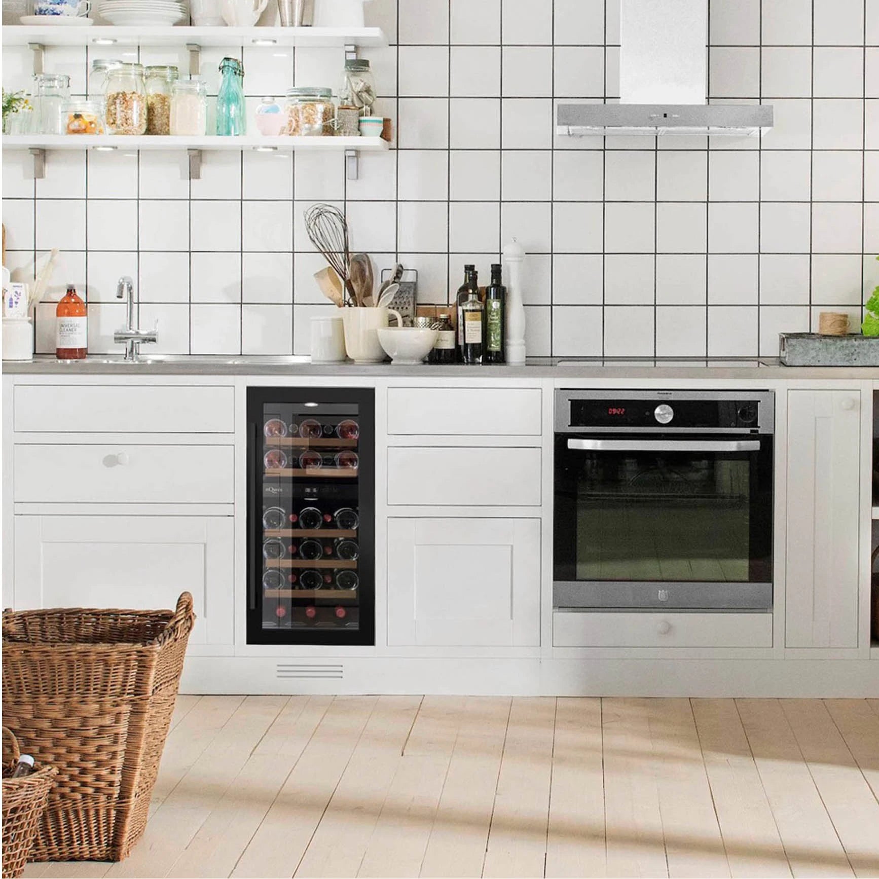 Wine Cooler 28 bottles mQuvée WineCave 700 40D Anthracite Black Dual-zone
