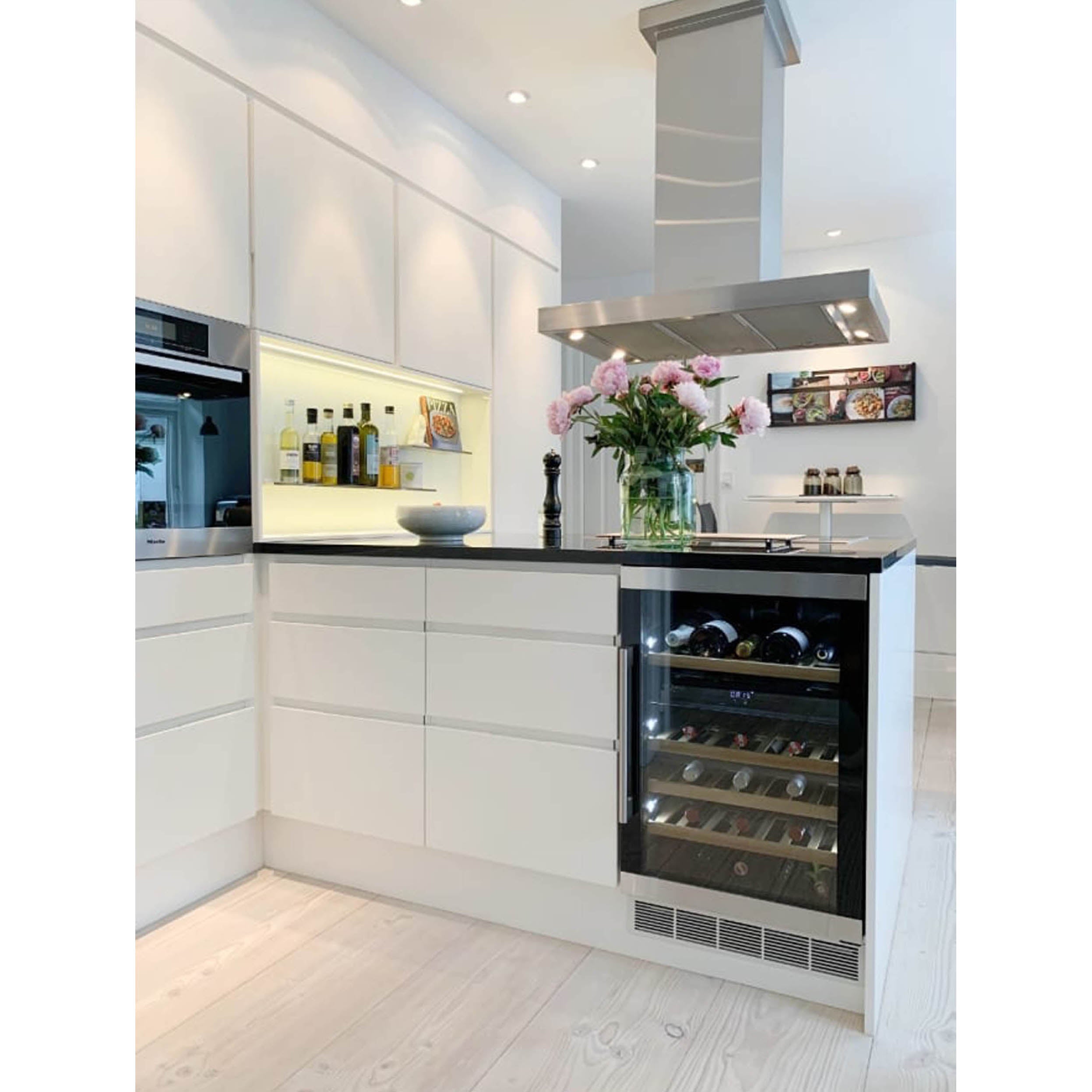 Wine Cooler 38 bottles mQuvée WineCave 700 50D Modern Dual-zone