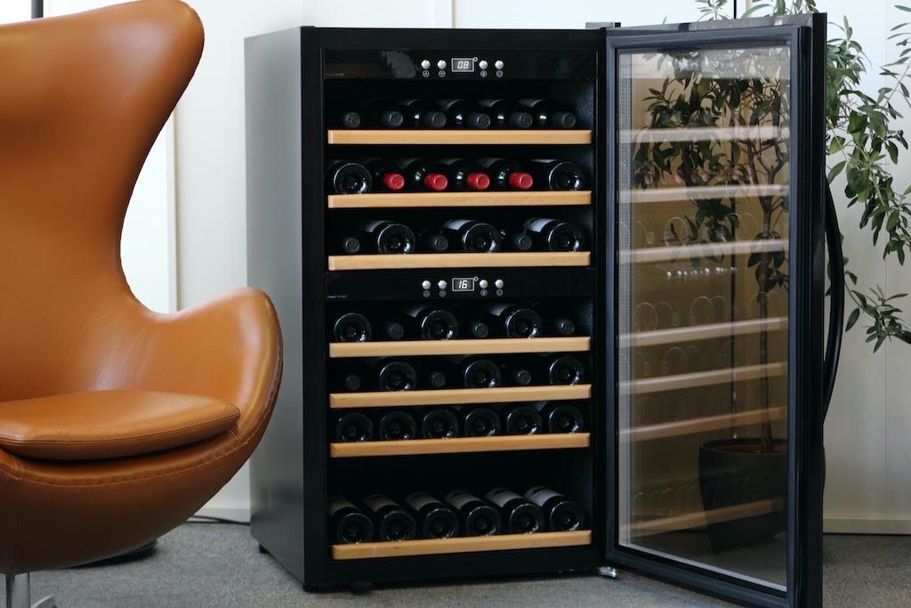Wine Cooler 66 bottles mQuvée WineExpert 66 Fullglass Black Dual-zone